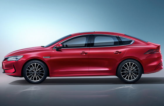 400-600 کیلومتر کامپکت Byd Qin Plus Ev 4 Doors 5 صندلی با کارایی بالا