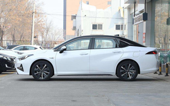 Guangqi Yilue EA6 سدان برقی ماشین 510KM 4 Doors 5 Sets 0.78H Quick Charge
