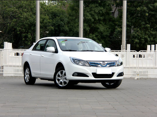 305 کیلومتر 400 کیلومتر BYD E5 EV با کارایی بالا برقی خالص 4 در 5 صندلی