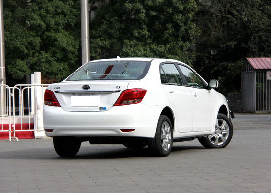 305 کیلومتر 400 کیلومتر BYD E5 EV با کارایی بالا برقی خالص 4 در 5 صندلی