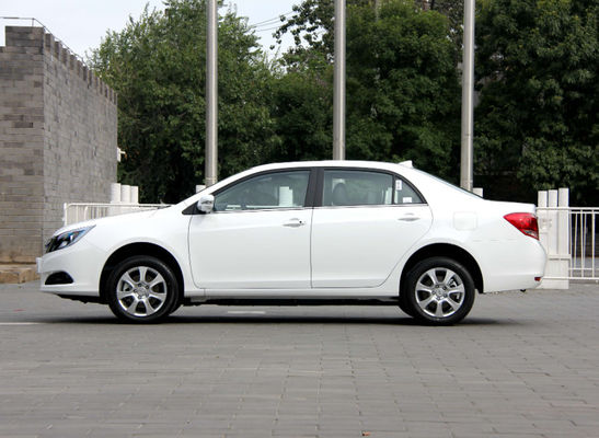 305 کیلومتر 400 کیلومتر BYD E5 EV با کارایی بالا برقی خالص 4 در 5 صندلی