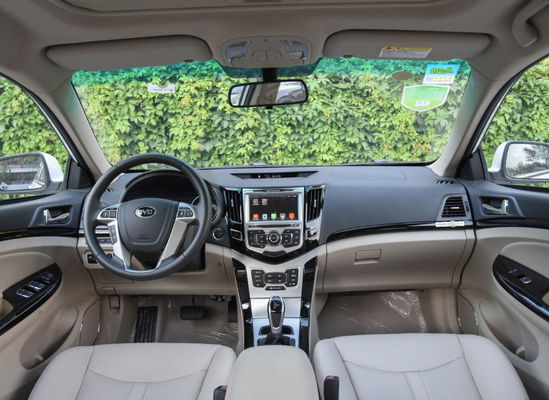 305 کیلومتر 400 کیلومتر BYD E5 EV با کارایی بالا برقی خالص 4 در 5 صندلی