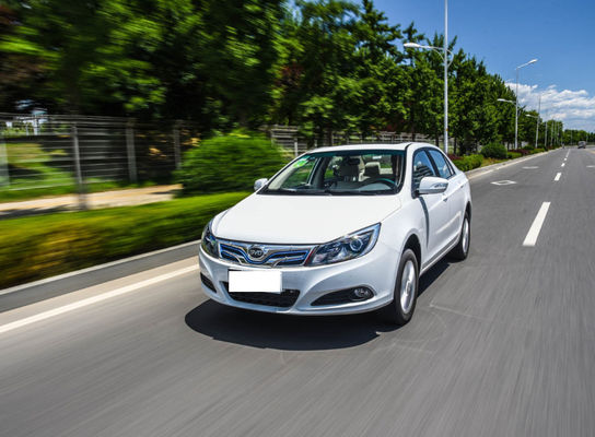 305 کیلومتر 400 کیلومتر BYD E5 EV با کارایی بالا برقی خالص 4 در 5 صندلی