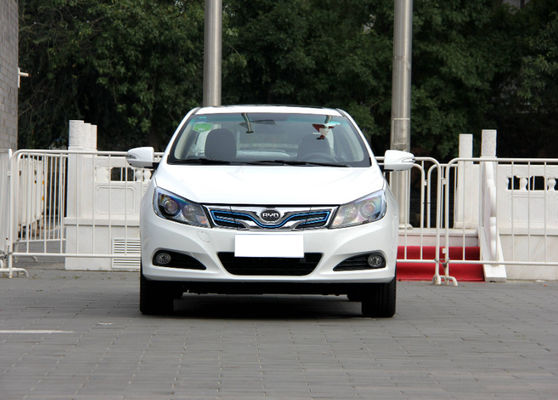 305 کیلومتر 400 کیلومتر BYD E5 EV با کارایی بالا برقی خالص 4 در 5 صندلی