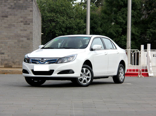 305 کیلومتر 400 کیلومتر BYD E5 EV با کارایی بالا برقی خالص 4 در 5 صندلی