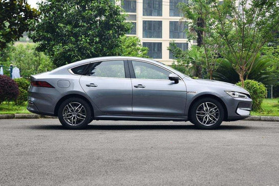 400-600 کیلومتر کامپکت Byd Qin Plus Ev 4 Doors 5 صندلی با کارایی بالا